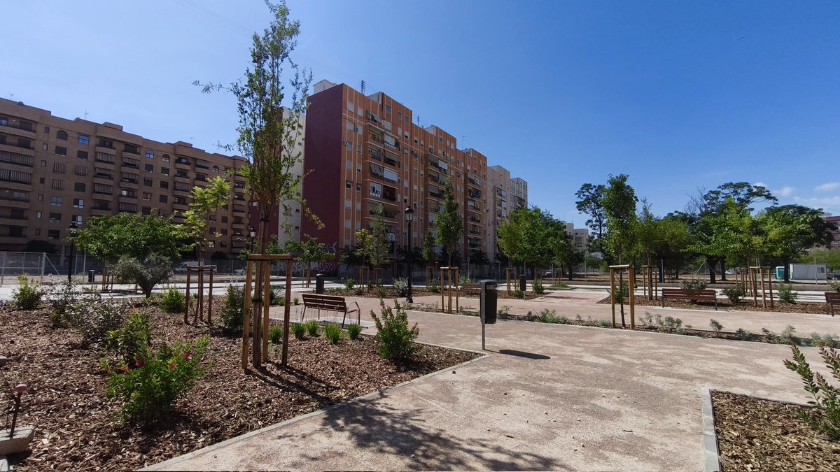 🏠 La vivienda pública avanza en la ciudad de València gracias al impulso del Gobierno de España.

✅ Hoy damos un paso más, finalizadas las obras de urbanización del Cuartel de Ingenieros, con zonas verdes, juegos infantiles, para generar 438 viviendas asequibles en el corazón