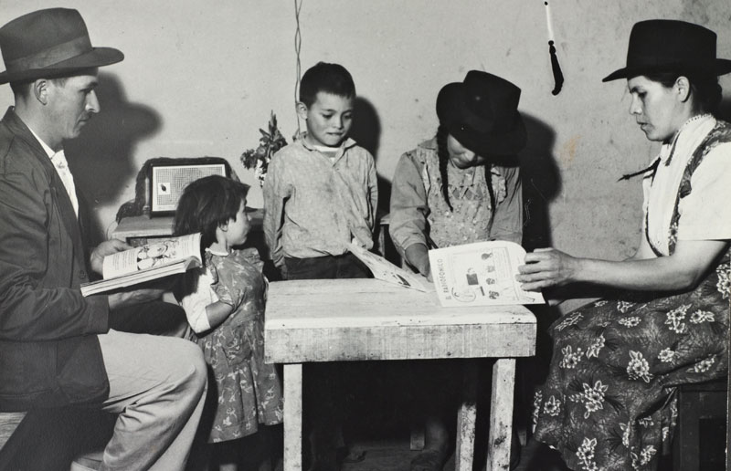 Andrea Borgnino IW0HK (@aborgnino) on Twitter photo “Escuchamos Radio Sutatenza y hacemos la guerra a la ignoranza!”. Così gracchiava lo slogan della radio che ha fatto un pezzo di storia della Colombia. Una radio educativa per i campesinos, tutta la storia domani alle 11 su <a href="/radio3mondo/">RAI Radio3mondo</a> <a href="/Radio3tweet/">Rai Radio3</a> con <a href="/battgirl74/">laura s. battaglia</a> #interferenze “Escuchamos Radio Sutatenza y hacemos la guerra a la ignoranza!”. Così gracchiava lo slogan della radio che ha fatto un pezzo di storia della Colombia. Una radio educativa per i campesinos, tutta la storia domani alle 11 su <a href="/radio3mondo/">RAI Radio3mondo</a> <a href="/Radio3tweet/">Rai Radio3</a> con <a href="/battgirl74/">laura s. battaglia</a> #interferenze
