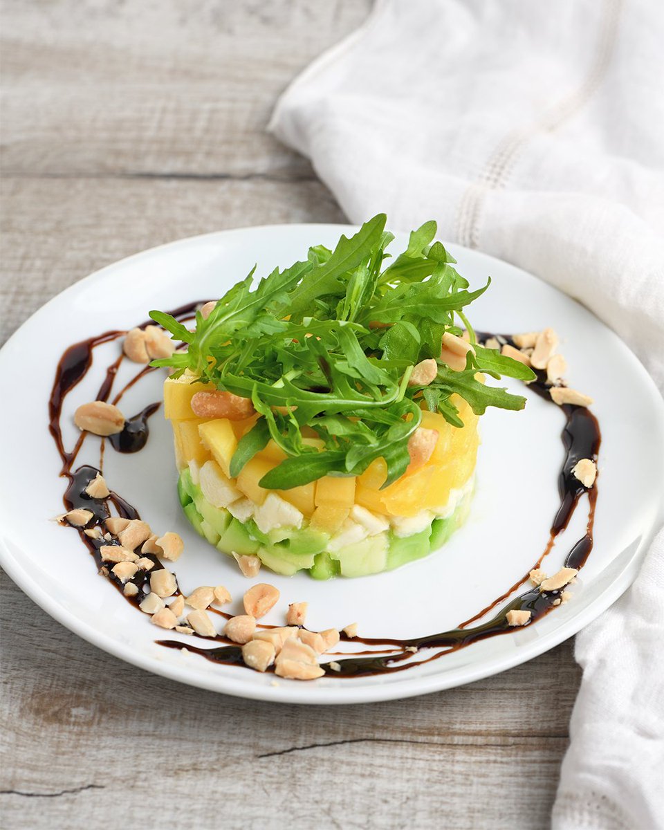 🥭 Tartar fresco de mango, aguacate y brotes de rúcula Mimaflor 🌱

🥑 La cremosidad del aguacate,
🥭 la dulzura tropical del mango,
🧀 el contraste del queso fresco
🌱 y el sabor vibrante de los brotes de rúcula Mimaflor.

Un tartar fresco y ligero, ideal para el verano🌞