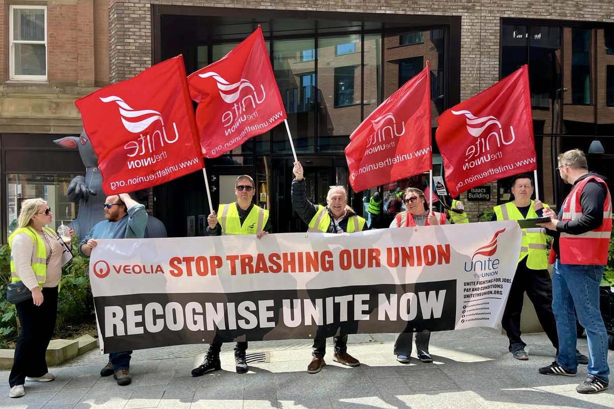 Unite the union: join a union (@unitetheunion) on Twitter photo 📣 Don't let Sheffield Councillors turn their backs on Sheffield <a href="/VeoliaUK/">Veolia UK</a> workers.
🫶 Thanks to everyone in Darnall Ward for your support.
❓ Cllr Mary Lea, will you intervene to help loyal local workers win their voice at work?
<a href="/Sheff_SE_CLP/">Sheffield South East Labour</a> ALL workers have the right to be 📣 Don't let Sheffield Councillors turn their backs on Sheffield <a href="/VeoliaUK/">Veolia UK</a> workers.
🫶 Thanks to everyone in Darnall Ward for your support.
❓ Cllr Mary Lea, will you intervene to help loyal local workers win their voice at work?
<a href="/Sheff_SE_CLP/">Sheffield South East Labour</a> ALL workers have the right to be