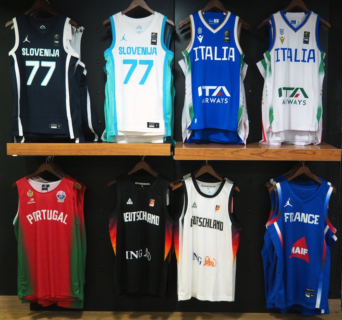 ¿Cuál es vuestra preferida?

madbasket.com/es/fiba

#FIBA #Eurobasket2025 #Doncic #France #Italy  #Deutschland #Portugal #Slovenija