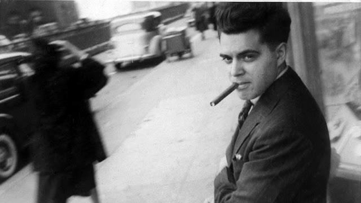 VanMaddle1's tweet photo. Jack Kirby y Joe Simon recibieron amenazas de asociaciones de nazis americanos por la portada de Capitán América 1.

¡Hasta llegaron a presentarse en el edificio de la editorial Timely! Cuando Kirby se enteró, salió a buscarles mientras se arremangaba. Huyeron como ratas. https://t.co/J2DV6Bv3wx
