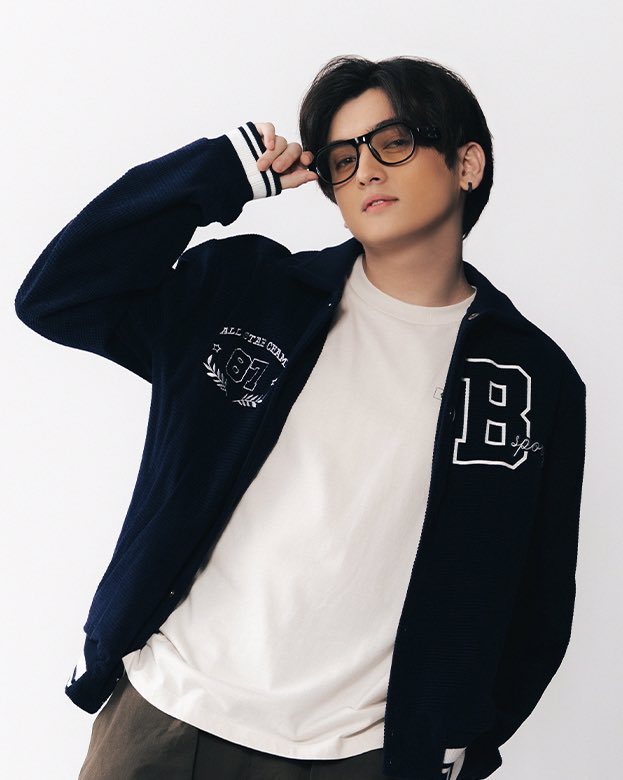Grabe naman ka pogi ng tayong to.

SETH LOVES BENCH