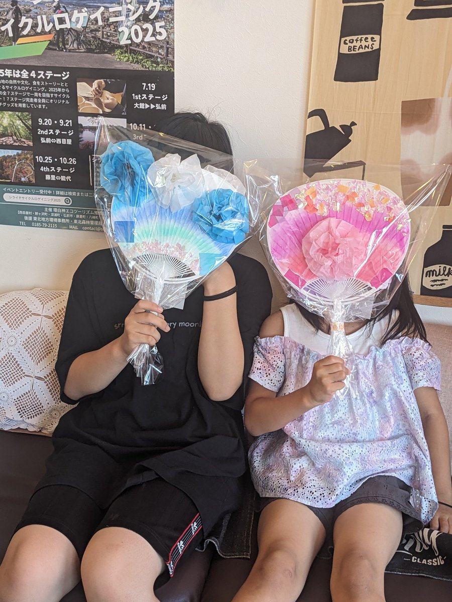 青森市内のカフェにて、アロマ香るうちわデコを担当させていただきました！
小学生向けイベントが、高齢者にもおすすめな内容で❀
手順を教える、一緒に楽しむ。難しいけど日々学びです！
#ワークショップ #ケアビューティー