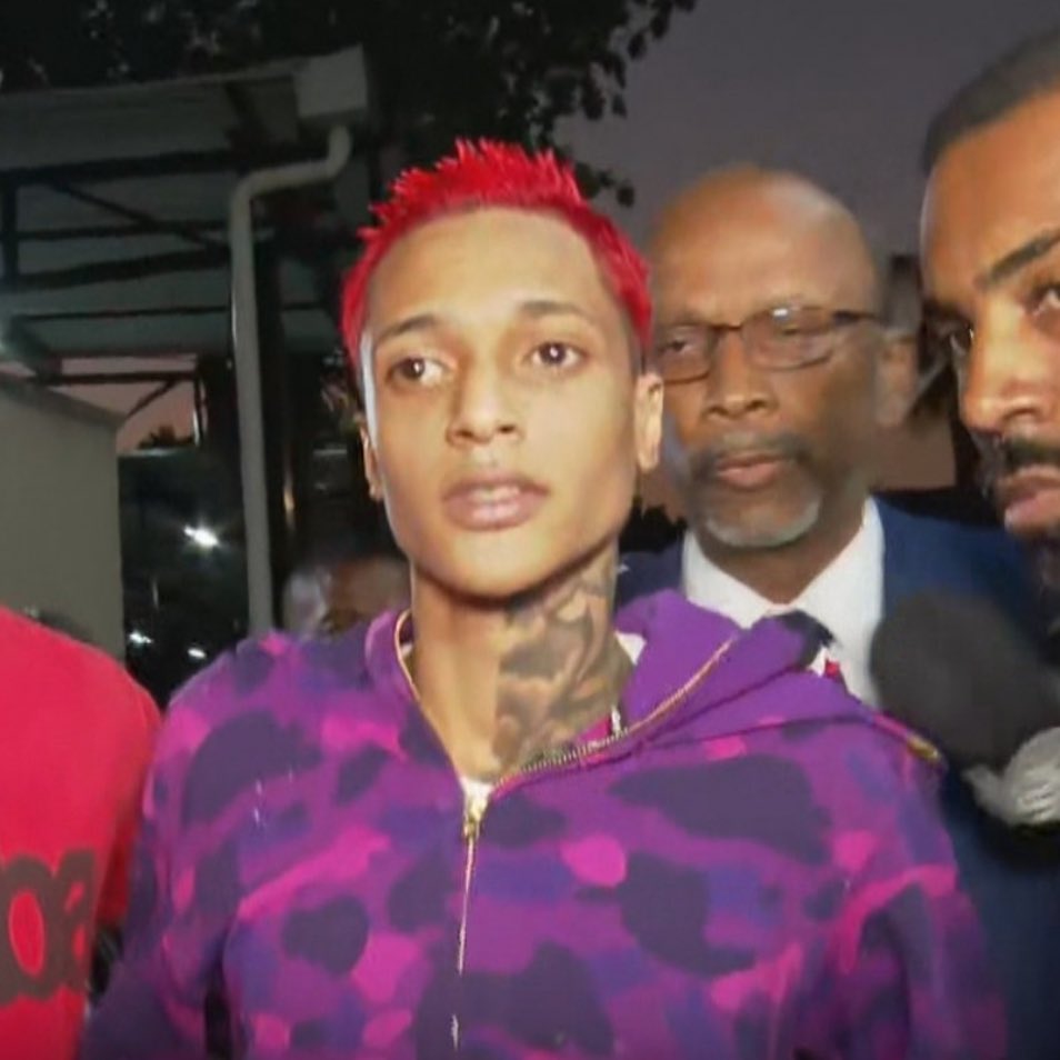 rapoutcontext's tweet image. Oruam virou réu acusado de tentativa de homicídio contra policiais civis.

A acusação está sendo feita por Oruam atirar pedras contra os policiais durante a operação no Joá.