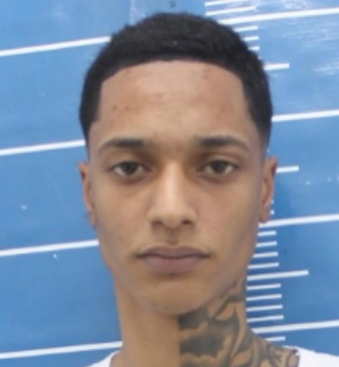 rapoutcontext's tweet image. Oruam virou réu acusado de tentativa de homicídio contra policiais civis.

A acusação está sendo feita por Oruam atirar pedras contra os policiais durante a operação no Joá.