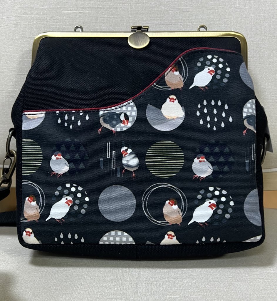 ハマチ 小鳥の雑貨・洋服デザイン【KOTORITACHI】卵がまぐち（丸
