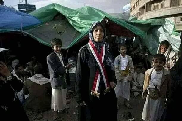 هذا الخيمه حق الزايدي في ٢٠١١
الان عرفتم ليش توكل كرمان طلبت من الشرعيه الافراج عن الزايدي 😂

كانو يرقدوا بخيمه واحده 😂😂