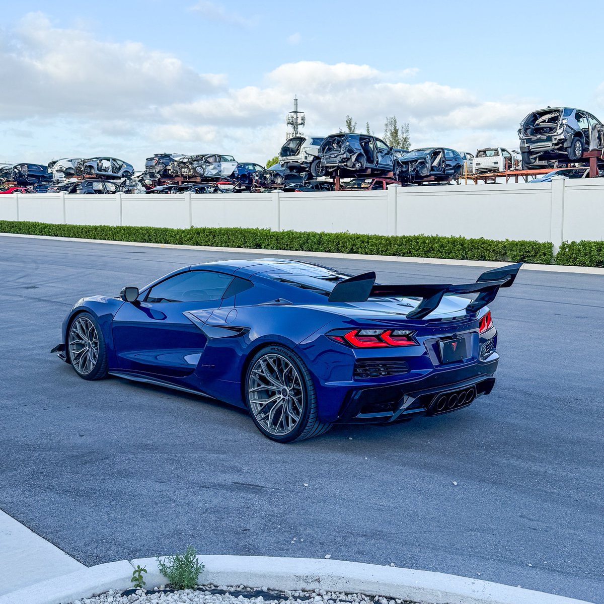 KFLETCH___'s tweet image. GM. Got myself a mid week monster! The new 2026 C8 Corvette ZR1. The 1,000HP American Muscle Supercar. VelosDesign project. Time for some fun!
