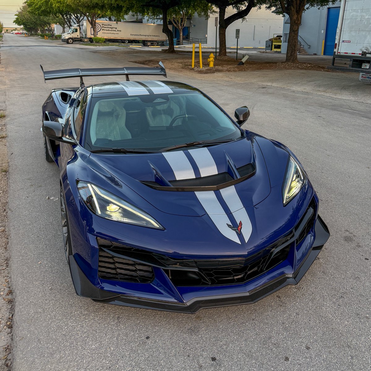 KFLETCH___'s tweet image. GM. Got myself a mid week monster! The new 2026 C8 Corvette ZR1. The 1,000HP American Muscle Supercar. VelosDesign project. Time for some fun!