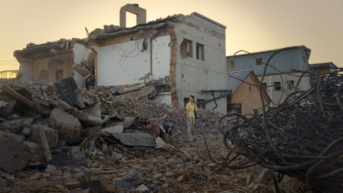 📽 #TeaTenerife proyecta del viernes 1 al domingo 3, a las 19h,  'A la deriva', de Jia Zhangke. Esta película, una epopeya amorosa que atraviesa varias décadas en un país cambiante y en constante ebullición, ofrece un retrato de la China moderna. 

🔗 teatenerife.es/pelicula/a-la-…