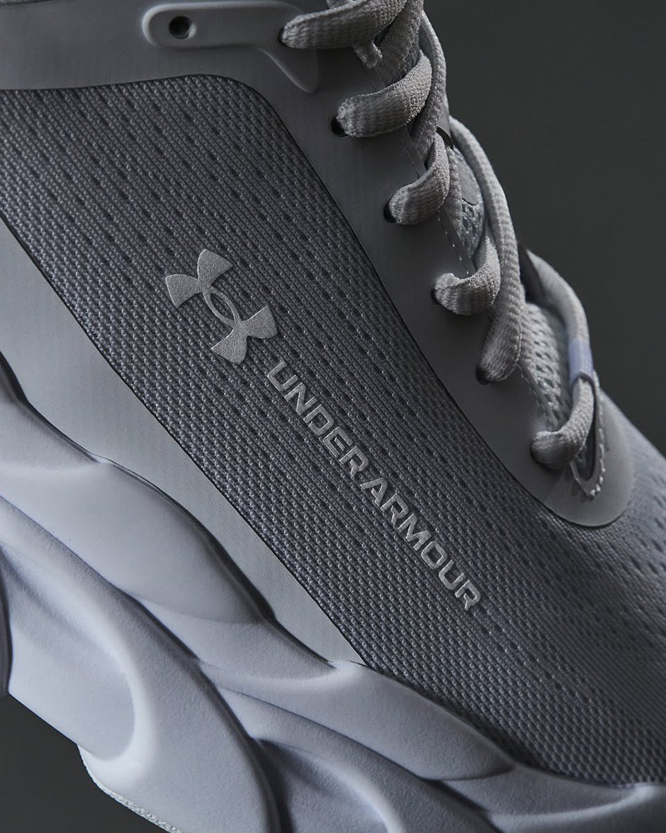 UA HALO Runner:
ขับเคลื่อนด้วยโฟม HOVR+ ที่ส่งพลังกลับคืนทุกก้าวที่เคลื่อนไหว และยึดเกาะมั่นคงด้วยพื้นกลางทรงเกลียวที่ซัพพอร์ตขั้นสุด รองเท้าคู่นี้ออกแบบมาเพื่อการวิ่งระยะไกล ที่ทั้งร่างกายและจิตใจต้องไปให้สุด

🌐 IG : UnderArmourTH
🟣 instagram.com/p/DMur8SQvPYV/…
🔵