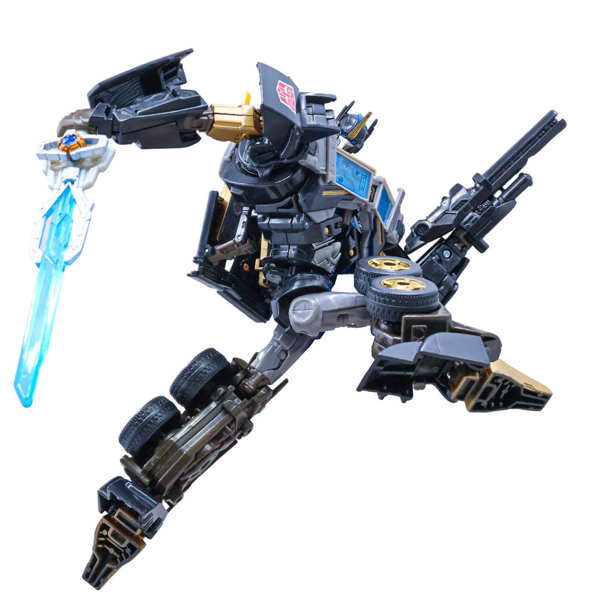 “I chose my side.”

📸 Transformers Prime First Edition Dark Guard Optimus Prime