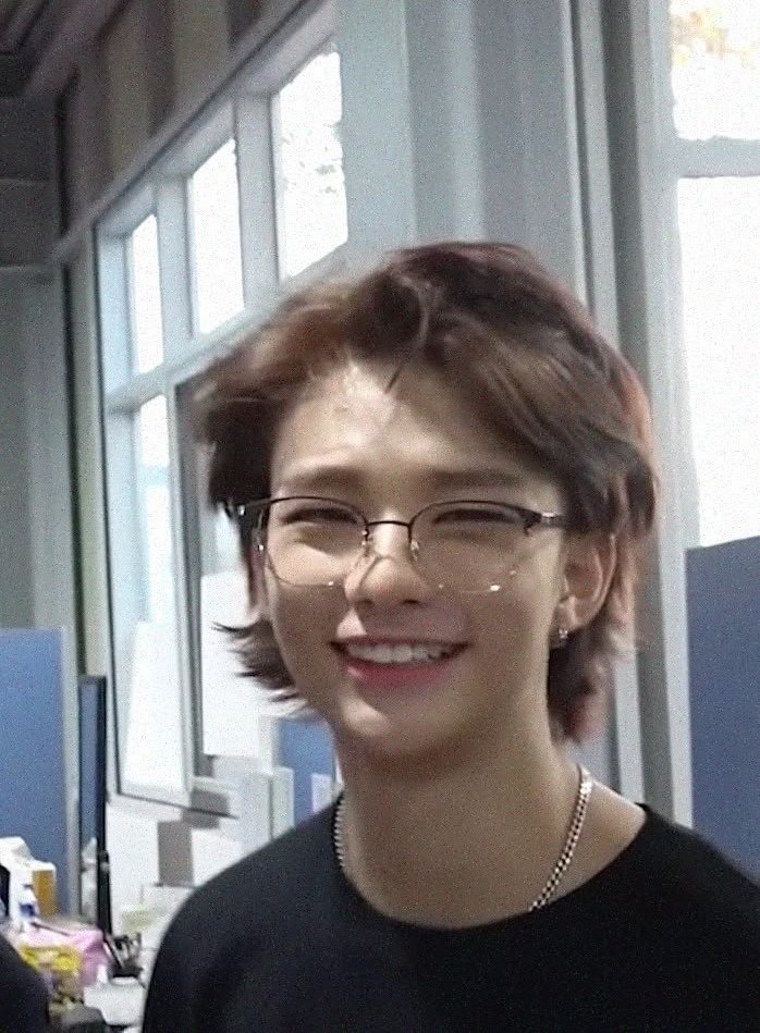 선생님 
헤헷
저 숙제 진짜 하려고 했는데 뛰어 오다가 강물에 빠트렸어여 
헤헤