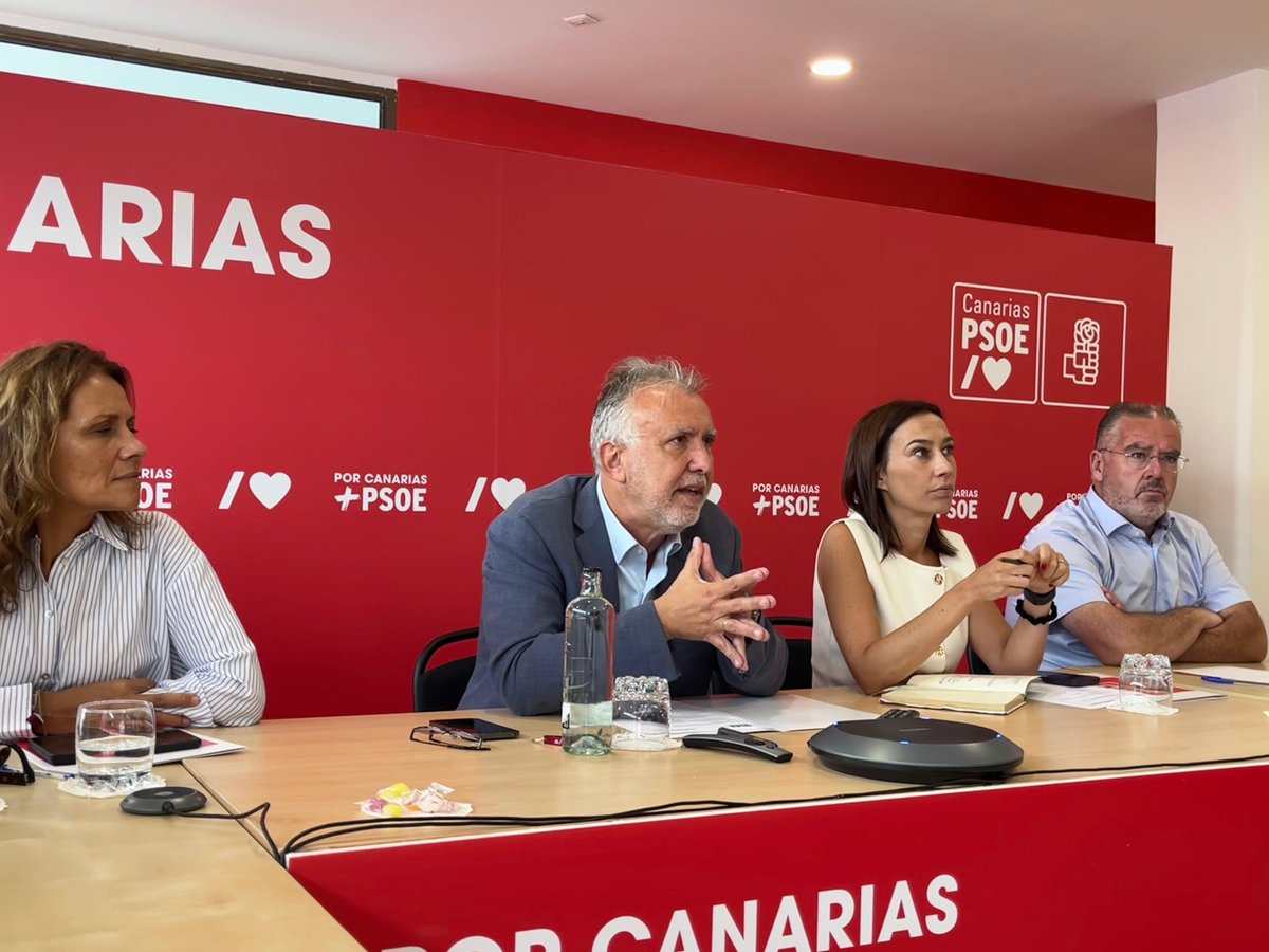 PSOE Canarias (@psoecanarias) on Twitter photo .<a href="/avtorresp/">Ángel Víctor Torres Pérez</a> apuesta por un “cambio de rumbo” en #Canarias
Critica “la incapacidad” de CC-PP para gestionar los problemas reales de la mayoría social
➕ INFO: goo.su/0fyXQW
📍 Ejecutiva Regional .<a href="/avtorresp/">Ángel Víctor Torres Pérez</a> apuesta por un “cambio de rumbo” en #Canarias
Critica “la incapacidad” de CC-PP para gestionar los problemas reales de la mayoría social
➕ INFO: goo.su/0fyXQW
📍 Ejecutiva Regional