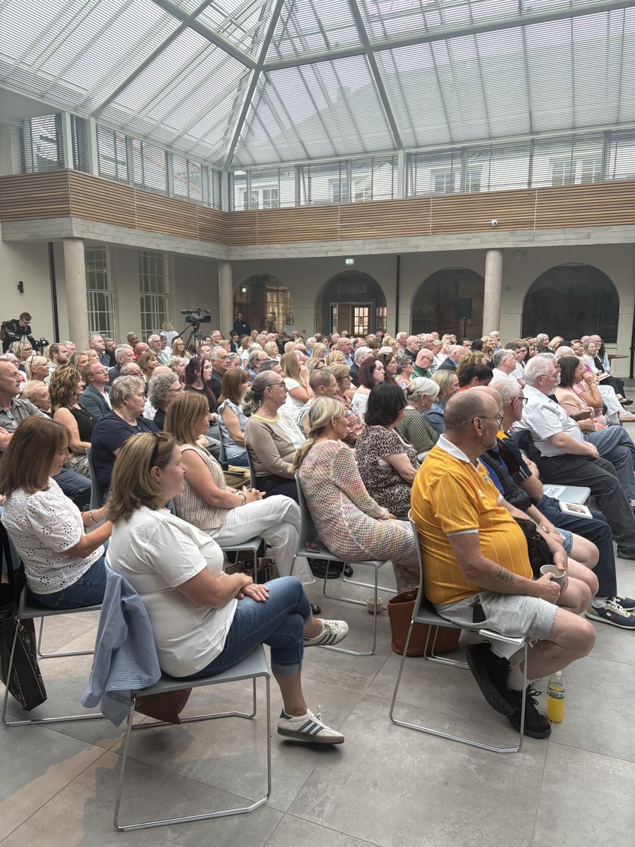 Packed room at the launch of our new léargas on our dear friend Siobhán O Hanlon.