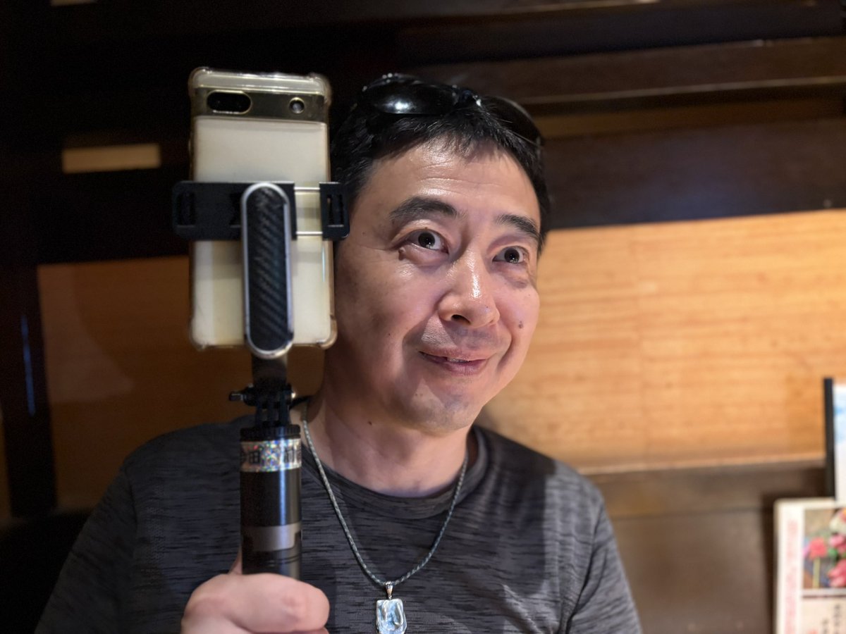 バナーさん作の前歯さんステッカーを
前歯さんご本人からもらったので、
普段使っている自撮り棒に貼りました🥰