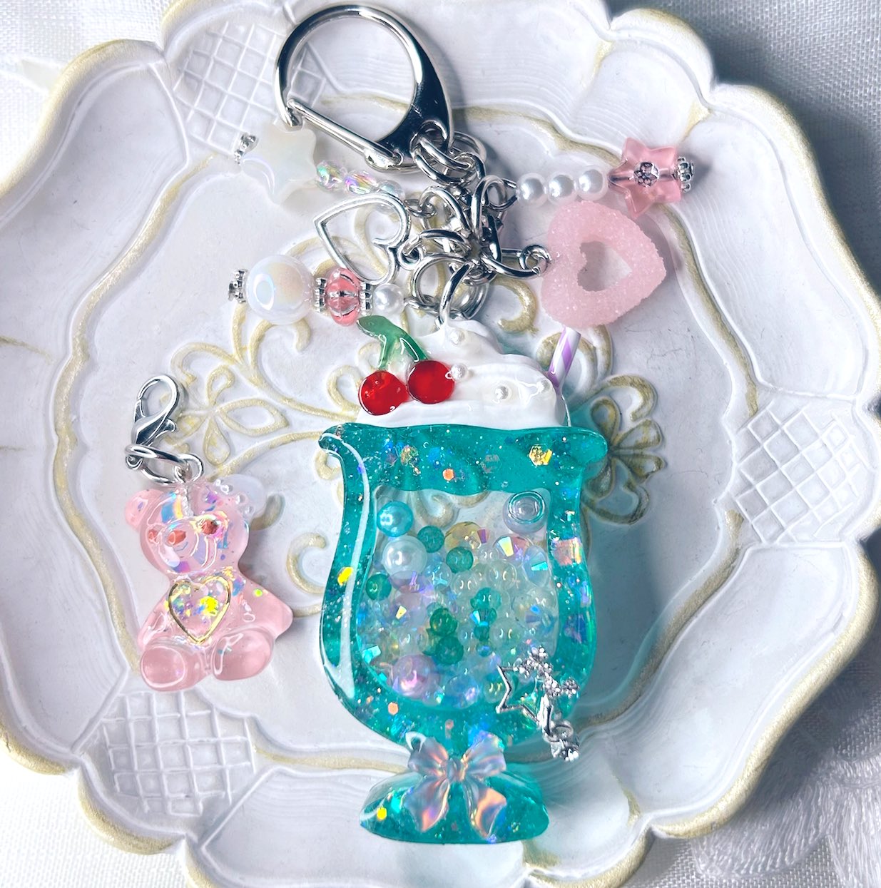 あやぽん✿対応遅れますプロフ必読下さいフラワーハンドメイドレジン104 作家のためのレジン お試しセット25g×2本 ぷっくりレジンセット