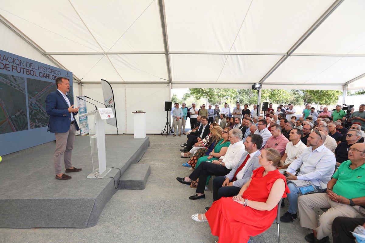 cvelazquezromo's tweet image. ⚽️ Colocar la primera piedra del nuevo campo de fútbol Carlos III ha sido un momento cargado de emoción. ➡️ Recuperamos un espacio que fue escuela de vida para muchas generaciones, parte del alma del barrio del Poblado Obrero y de la memoria colectiva de nuestra ciudad.

Es el…