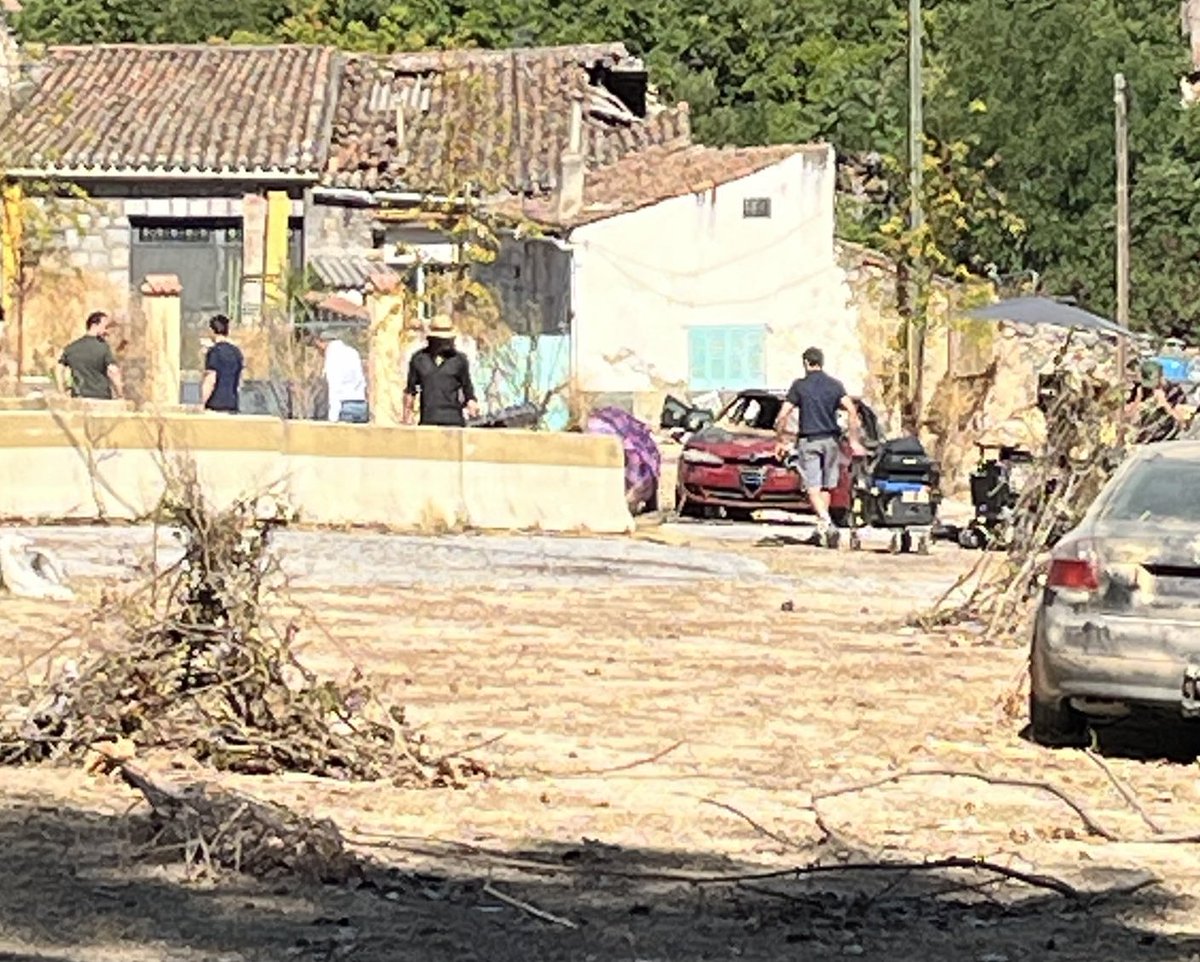 Sarah Rowan ⋆·˚ ༘ * (@lightenerrthang) on Twitter photo Norman Reedus (in the hat) on the set of #TWDCaryl S4 this morning. Muchas gracias <a href="/TH3CH0RD1/">Jordi Villegas Ortega</a> ❤️ #TWD Norman Reedus (in the hat) on the set of #TWDCaryl S4 this morning. Muchas gracias <a href="/TH3CH0RD1/">Jordi Villegas Ortega</a> ❤️ #TWD