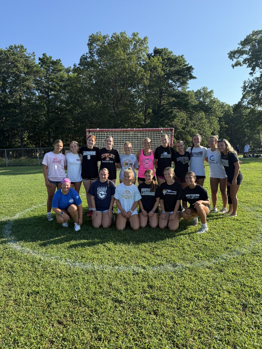 Once again a great turn out for our summer workouts.  One more left.   Keep putting in the extra time #neversettle #dedication #havingfun #teamwork💛🥍🖤#beachworkoutnext