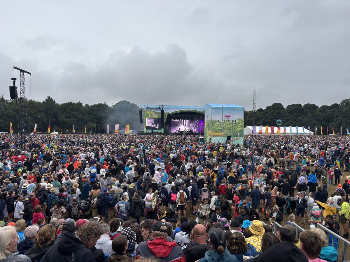 Richard Balls (@richardballs) on Twitter photo Whenever I’m at <a href="/LatitudeFest/">Latitude Festival</a> it brings back memories of incredible sets I’ve seen.
Here’s my Top 5 from the early years:
1. Gossip 2009
2. Arcade Fire 2007
3. Sigur Ros 2008
4. Belle & Sebestian 2010
5. Death Cab For Cutie 2008
What are your best memories?
#LatitudeFest Whenever I’m at <a href="/LatitudeFest/">Latitude Festival</a> it brings back memories of incredible sets I’ve seen.
Here’s my Top 5 from the early years:
1. Gossip 2009
2. Arcade Fire 2007
3. Sigur Ros 2008
4. Belle & Sebestian 2010
5. Death Cab For Cutie 2008
What are your best memories?
#LatitudeFest