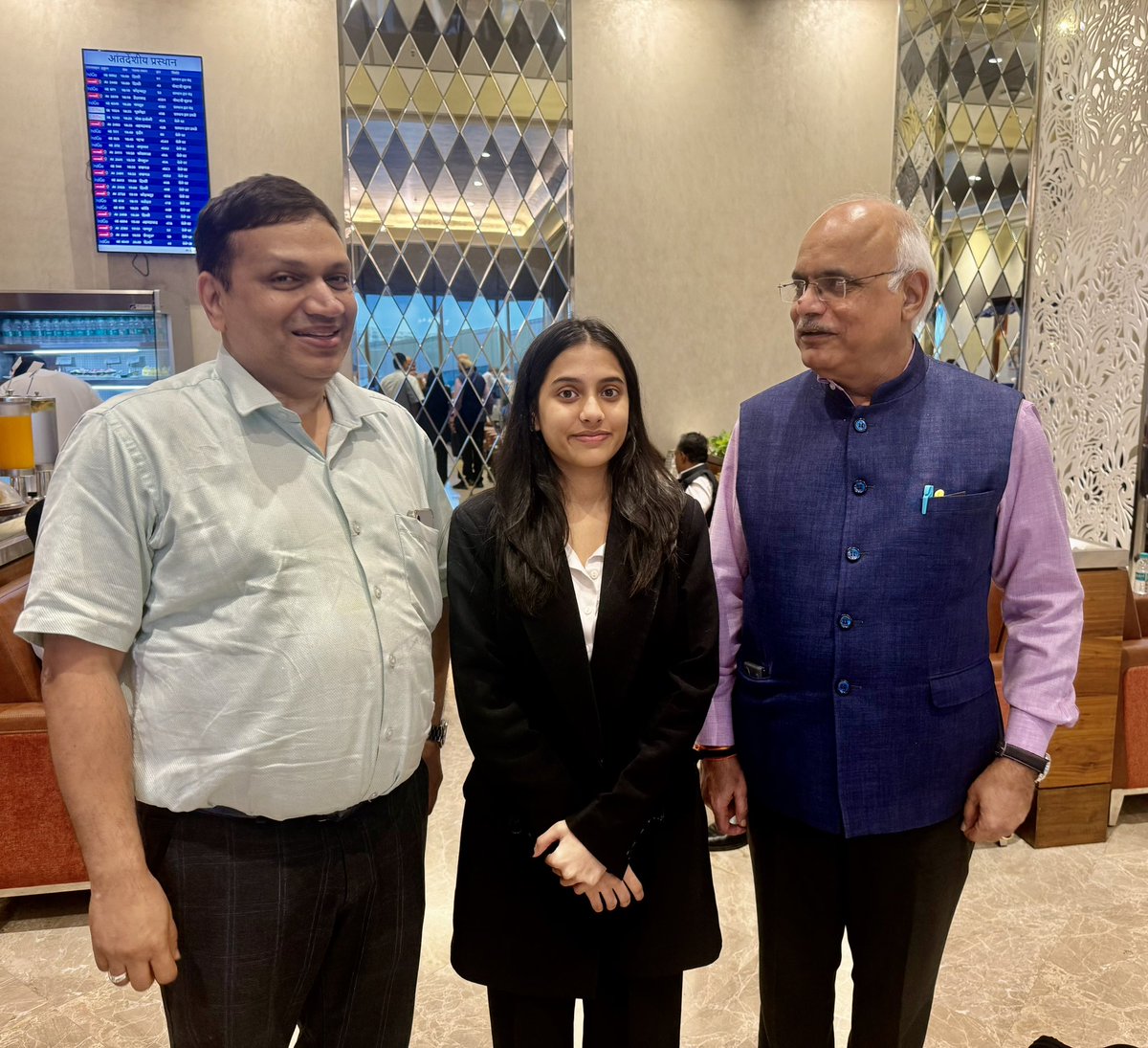 What a pleasure it is to bump into World Chess Champion <a href="/DivyaDeshmukh05/">Divya Deshmukh</a> at the Mumbai airport, along with her mentor and Grandmaster Abhijit Kunte <a href="/chessgmkunte/">Abhijit kunte</a> ! Congratulated both of them ! 

<a href="/Dev_Fadnavis/">Devendra Fadnavis</a> 
<a href="/narendramodi/">Narendra Modi</a> 
<a href="/AmitShah/">Amit Shah</a>
