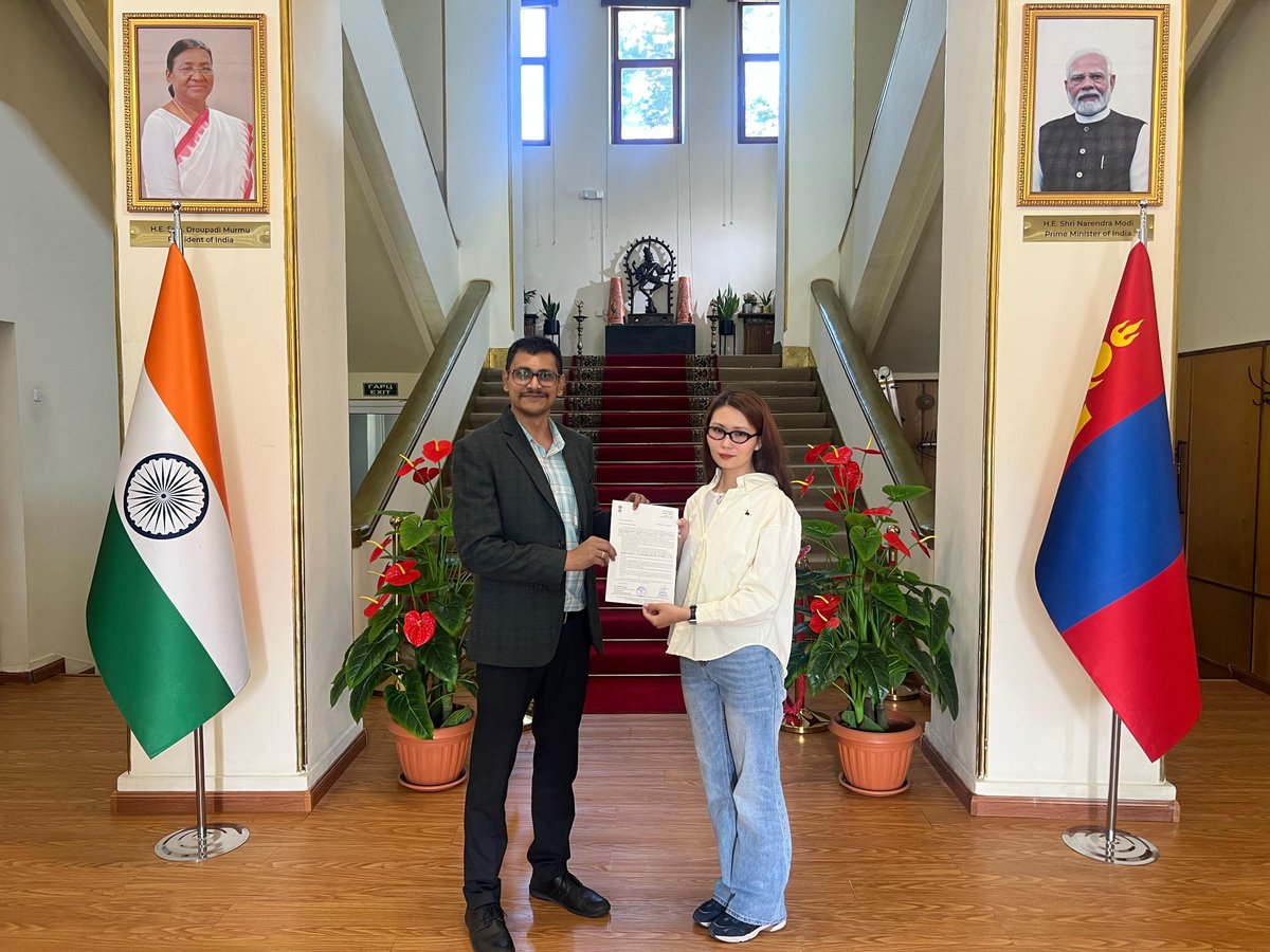 On 28 July 2025, Embassy of India Ulaanbaatar awarded full ICCR Scholarship to Mongolian student for studies in MA Criminology in Tezpur University in India.

2025 оны 7-р сарын 28-ны өдөр Улаанбаатар дахь Энэтхэгийн Элчин сайдын яамнаас Энэтхэгийн Тезпурын их сургуулийн