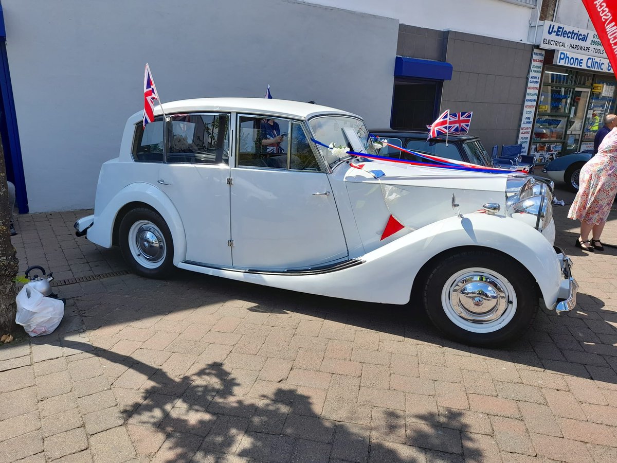StevePrescott1's tweet image. St Helens Classic Cars Association are supporting this years @RentalPsd @JohnnyVegasReal Celeb Bowls and are providing 12 Classic Cars which will be on show in the Main Car Park @ruskinsthelens part of the great #FamilyFun for all on 9th August
Entrance is #Free £5 for Parking