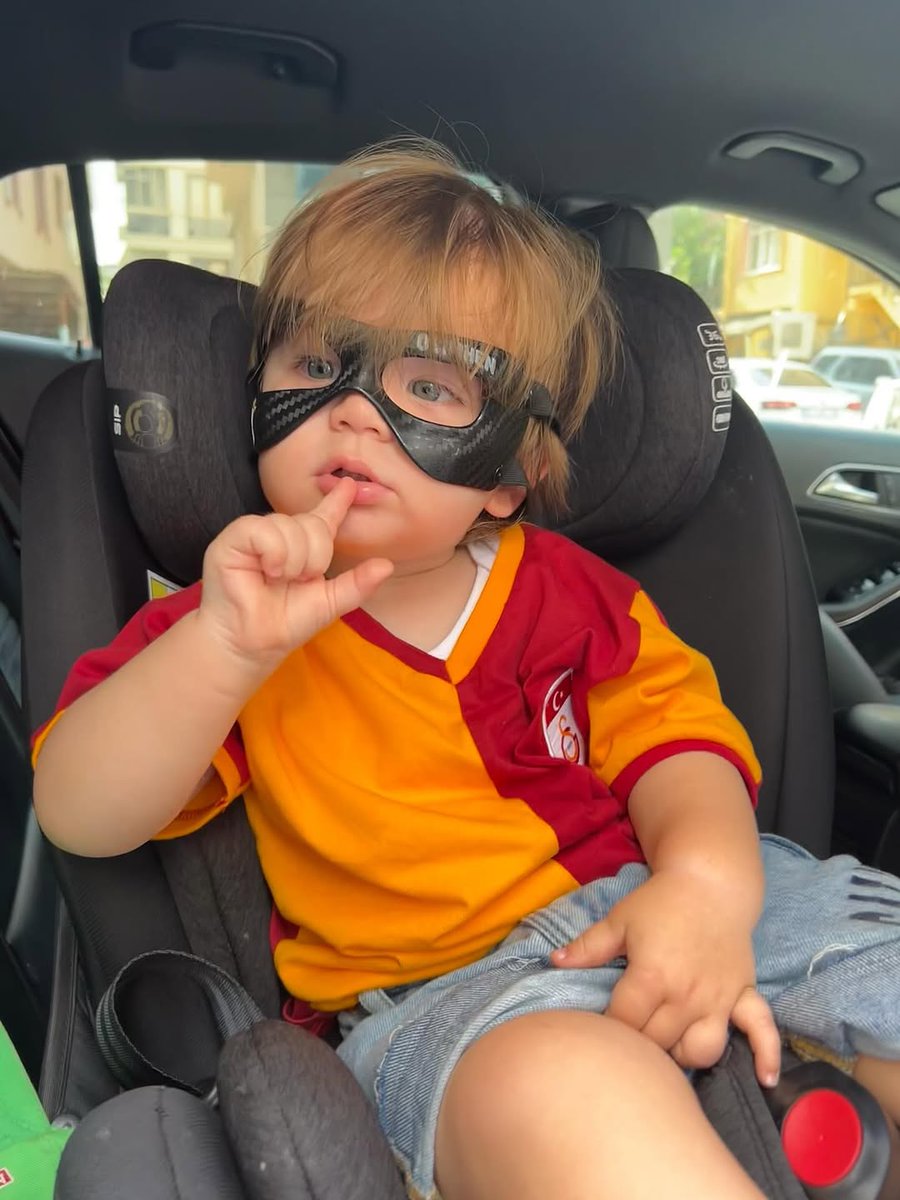 😍 Galatasaraylı minik taraftarlar, Victor Osimhen'i bekliyor.