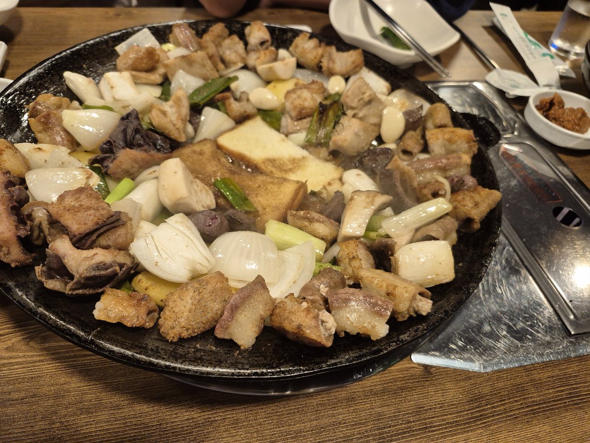 재벌 친구들은 내장 싫어하는 분위기인거 같지만 나랑은 상관없는 거라 달리고 있다