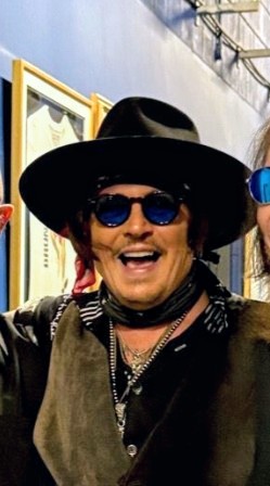 "I'm having too much fun today to worry about tomorrow"
~ #JohnnyDepp 😆