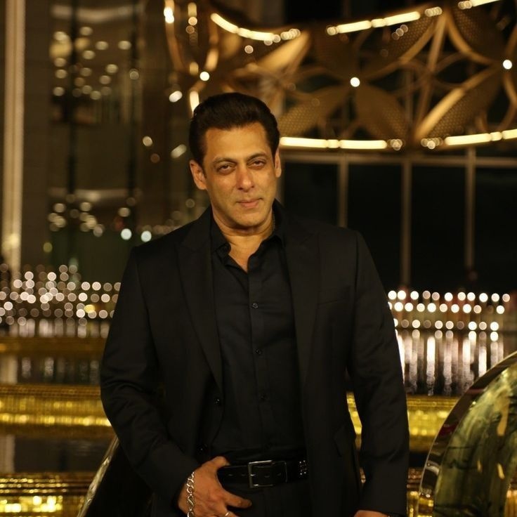 The stunning beauty and irresistible charm #SalmanKhan