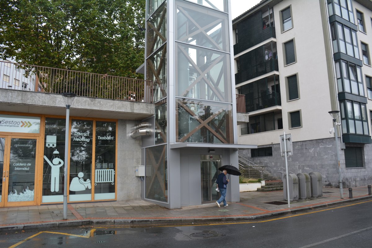 🛗 Gaur Vicente Díez parkeko igogailua martxan jarri da.

🛗 Hoy ha entrado en funcionamiento el ascensor del Parque Vicente Díez.