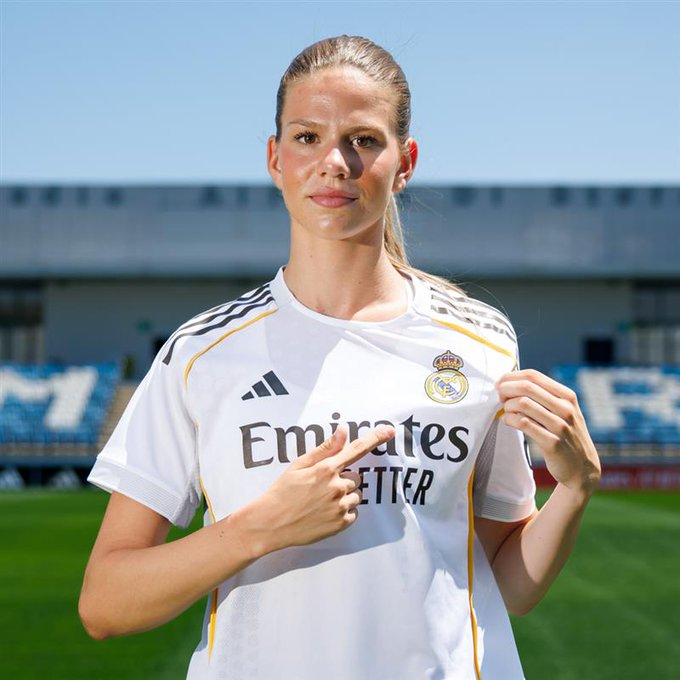 🚨 OFICIAL | Bella Andersson es nueva jugadora del Real Madrid hasta 2029

🇸🇪 Joven central sueca de 19 años que llega traspasada procedente del Hammarby, con el que ganó la Liga y la Copa en 2023 y llegó a debutar en la fase previa de UWCL la pasada temporada