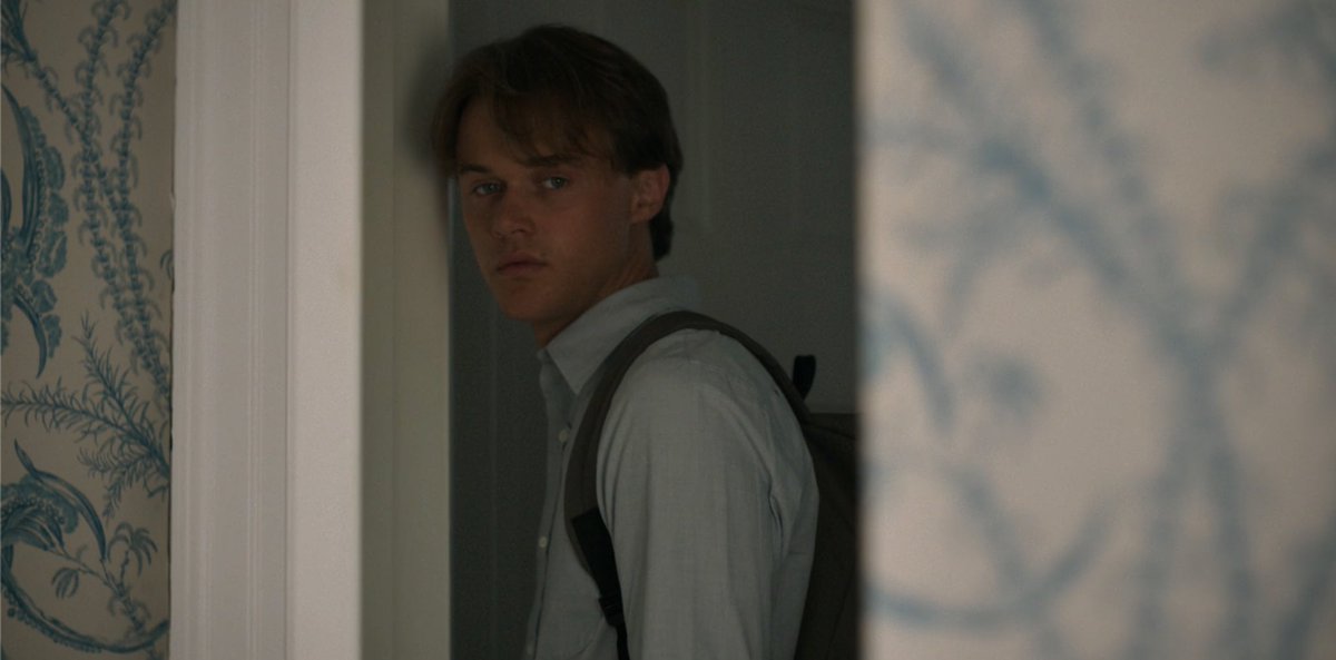 Conrad es tan husband material que con solo ver a Belly llorando decidió abandonar todo para estar con ella y que no se sintiera sola. 

#TheSummerITurnedPretty #elveranoenquemeenamore