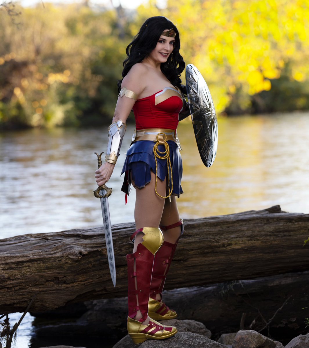 Happy #wonderwomanwednesday everyone! Time for me to get some work done, so I’m wishing you all a wonderful day! ♥️🌟💙

#wonderwoman #wonderwomancosplay #a2miwonderwoman #annarborwonderwoman #rebirthwonderwoman #dianaofthemyscira #amazonprincess #dccomics #amhcosplays #cosplay