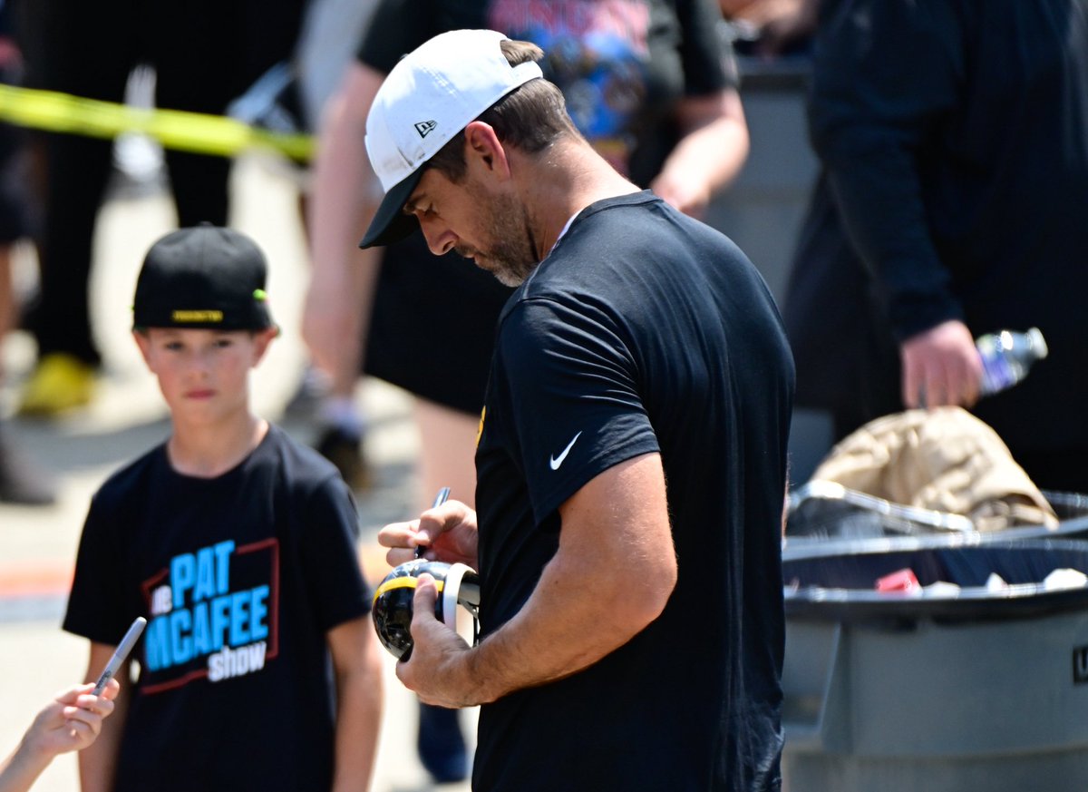 Ed Thompson (@thompsonfoto12) on Twitter photo I’ll tell you, that <a href="/AaronRodgers12/">Aaron Rodgers</a> is a real mean guy to the little kids. Here here he is signing everything they want here in Latrobe after walking off the <a href="/PatMcAfeeShow/">Pat McAfee</a> set. What a meanie!! <a href="/steelers/">Pittsburgh Steelers</a> <a href="/PghSteelersNow/">Steelers Now</a> #NFL #Steelers I’ll tell you, that <a href="/AaronRodgers12/">Aaron Rodgers</a> is a real mean guy to the little kids. Here here he is signing everything they want here in Latrobe after walking off the <a href="/PatMcAfeeShow/">Pat McAfee</a> set. What a meanie!! <a href="/steelers/">Pittsburgh Steelers</a> <a href="/PghSteelersNow/">Steelers Now</a> #NFL #Steelers