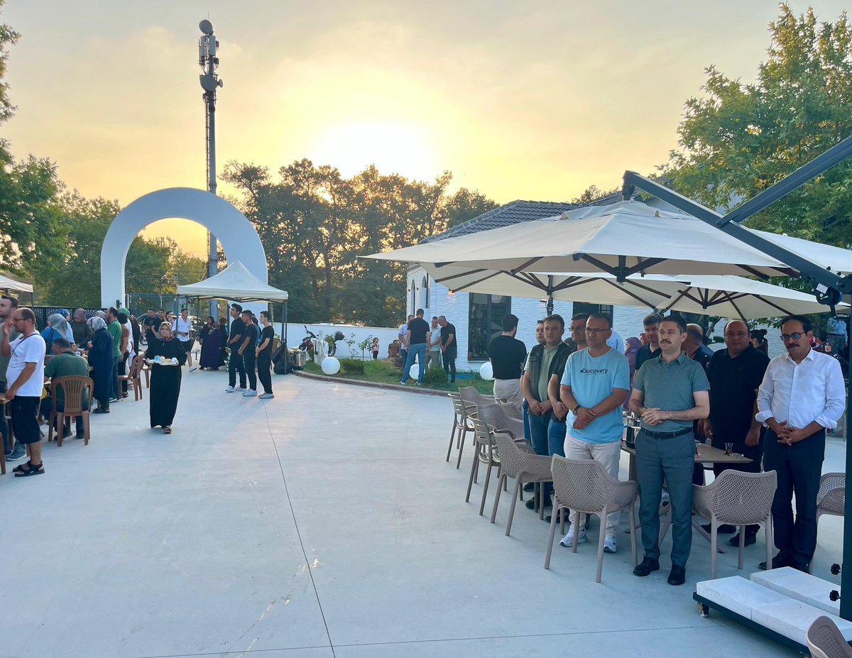 Kaymakamımız Sayın Mehmet Can İRDELP ilçemizde faaliyet gösteren Teras Cafe isimli işletme tarafından düzenlenen orman yangınlarında hayatını kaybeden vatandaşlarımız ve aziz şehitlerimiz için gerçekleştirilen hayır programına katılım sağladı.