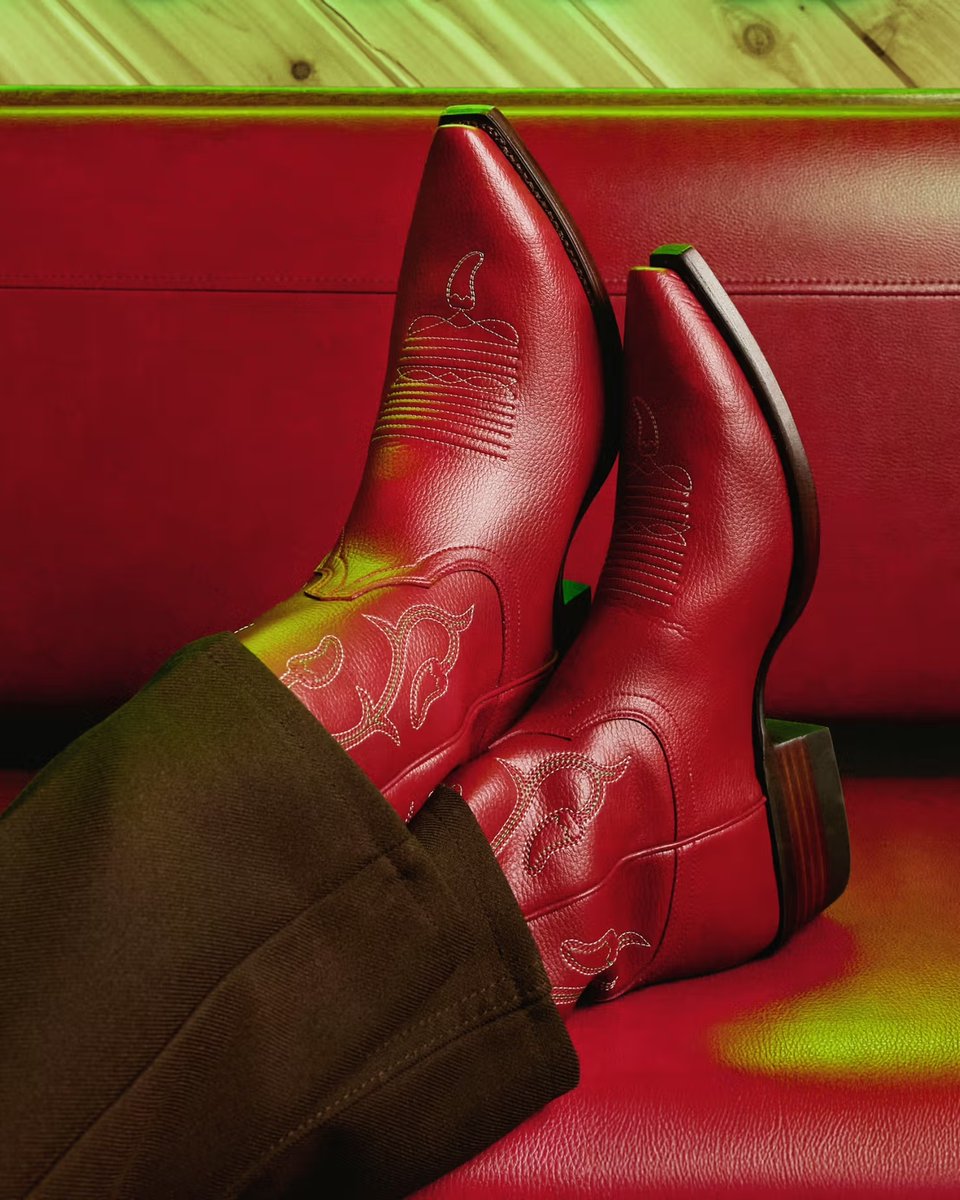 "Are you wearing th—"

"The Tecovas x Chili’s cowboy boots made from Chili’s booth leather? Yeah, I am."