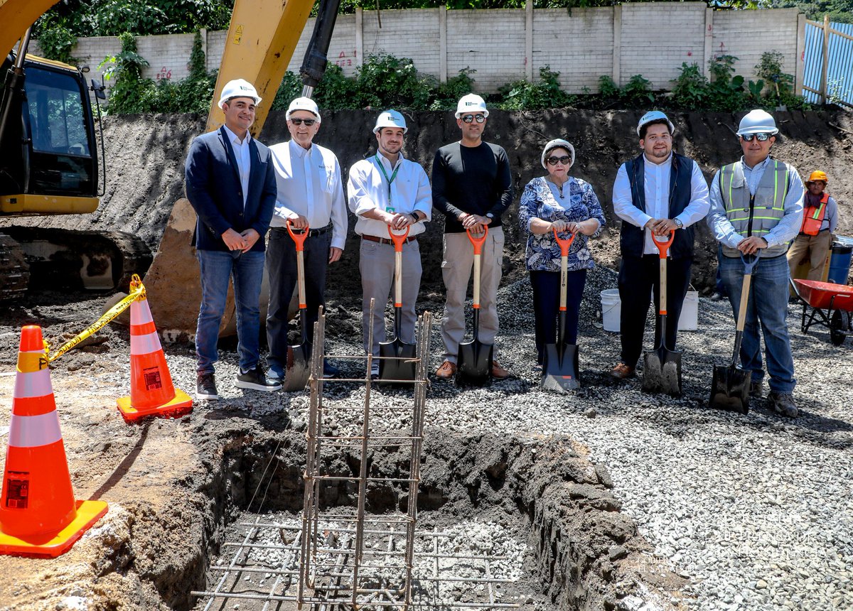 Secretaría de Prensa de la Presidencia (@secprensasv) on Twitter photo <a href="/EconomiaSV/">Ministerio de Economía</a> <a href="/MariaLuisaHayem/">María Luisa Hayem 🇸🇻</a> <a href="/COAMSS_OPAMSS/">COAMSS/ OPAMSS</a> <a href="/LRodriguez_SV/">Luis Rodríguez</a> <a href="/nayibbukele/">Nayib Bukele</a> #TorreOne | Gracias a un entorno seguro y eficiente, generado por el Gobierno del Presidente <a href="/nayibbukele/">Nayib Bukele</a>, el país se convierte en tierra fértil para construir grandes proyectos como Torre One. #SecretaríaDePrensa <a href="/EconomiaSV/">Ministerio de Economía</a> <a href="/MariaLuisaHayem/">María Luisa Hayem 🇸🇻</a> <a href="/COAMSS_OPAMSS/">COAMSS/ OPAMSS</a> <a href="/LRodriguez_SV/">Luis Rodríguez</a> <a href="/nayibbukele/">Nayib Bukele</a> #TorreOne | Gracias a un entorno seguro y eficiente, generado por el Gobierno del Presidente <a href="/nayibbukele/">Nayib Bukele</a>, el país se convierte en tierra fértil para construir grandes proyectos como Torre One. #SecretaríaDePrensa
