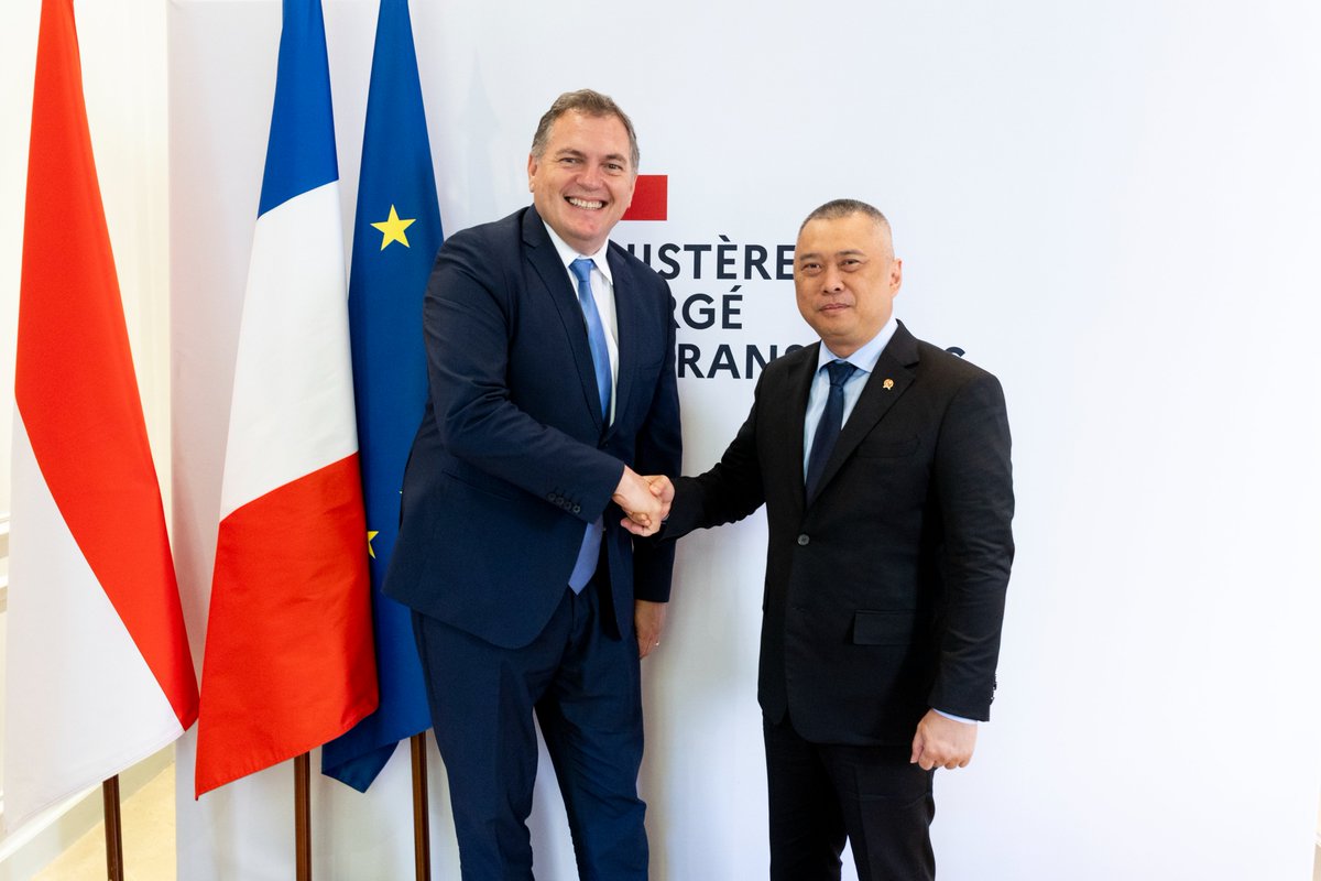 Plaisir d'accueillir hier au Ministère M. Dudy Purwagandhi, Ministre des Transports de la République d’Indonésie.

Une rencontre qui s’inscrit dans le renforcement de nos relations bilatérales, quelques semaines après la visite à Jakarta du Président de la République puis celle à