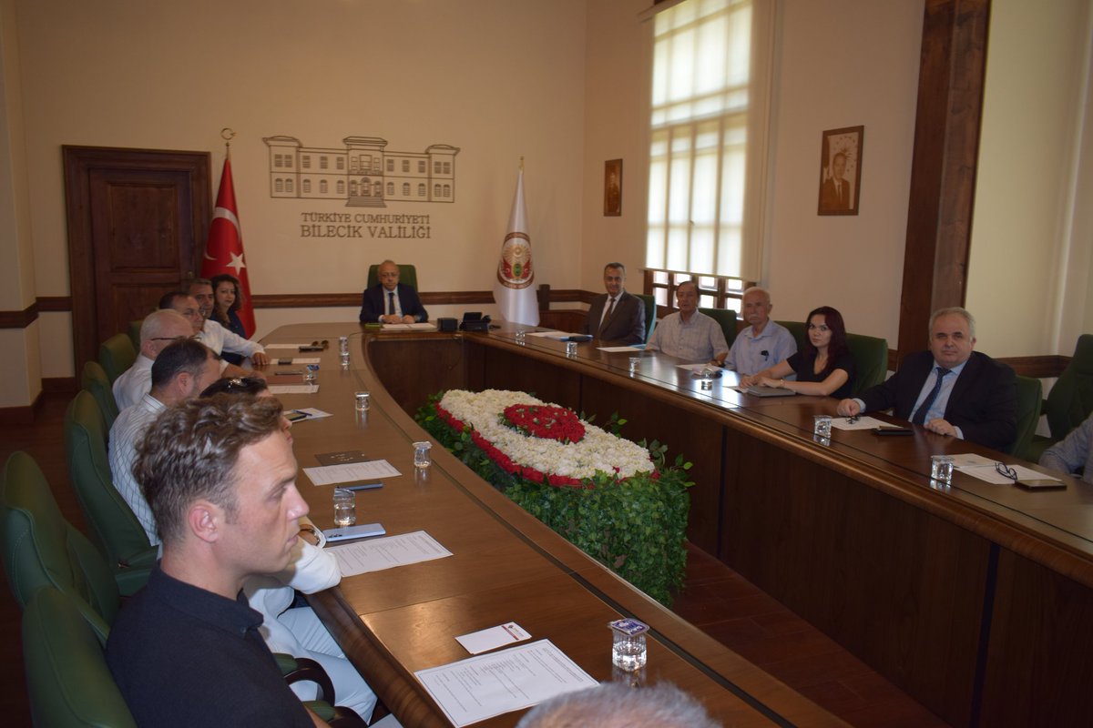 İlimizde 22-28 Eylül 2025 tarihleri arasında gerçekleştirilecek  olan Şeyh Edebalı'yı Anma ve Ahilik Haftası Kutlamaları ile ilgili toplantımızı Vali Yardımcımız Şahin ARSAL Başkanlığında İl Kutlama Komitesi üyelerinin katılımı ile gerçekleştirdik.