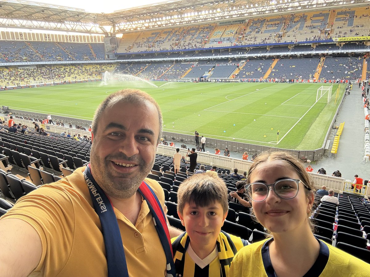 Çocuklarıma miras bu sevda 💛💙

#fenerbahcelazio <a href="/Fenerbahce/">Fenerbahçe SK</a>