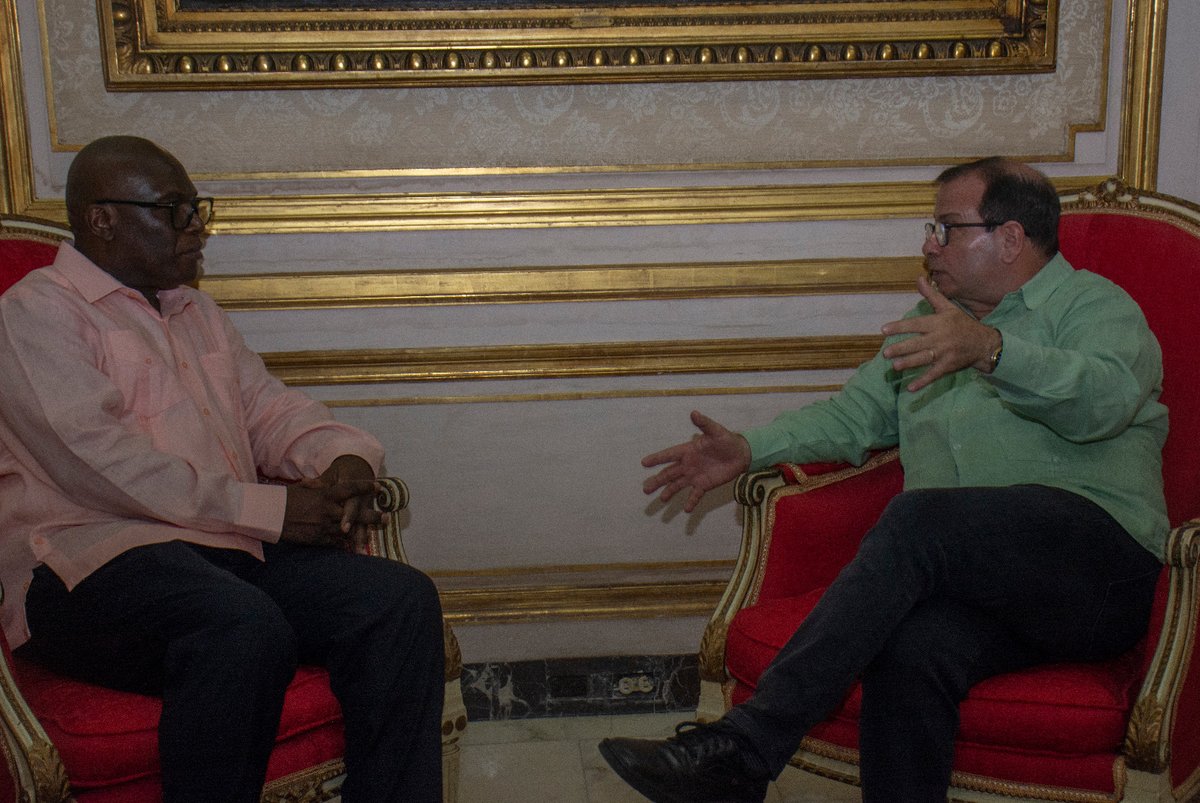 Con Angola compartimos una hermandad forjada en la lucha compartida. Es el espíritu con el que recibimos en el #ICAP65 al Sr. Carlos Cruz de Lemos Sardinha, Embajador de ese país en #Cuba. Proyectos conjuntos para fortalecer la solidaridad mutua. 
#CubaEstáFirme