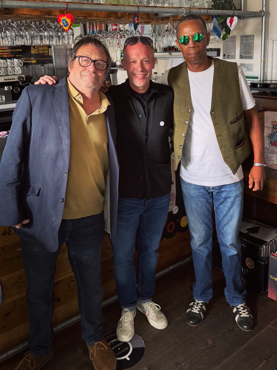 ⭐️ Many years Mark spent buying and listening to <a href="/OCSmusic/">Ocean Colour Scene</a> A huge influence on the name and meaning of Loafers x

So it was a huge moment for Simon &amp; Oscar to visit us before their support slot with Roger Daltrey.

Would love to do a show with these legends 👀

🔝🎶☕️🍪✌️🍷🍺🙏⭐️
