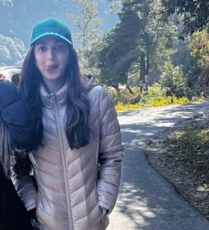 hmmmmmmm :) 

Happy Birthday Kiara Advani 
#KiaraAdvani