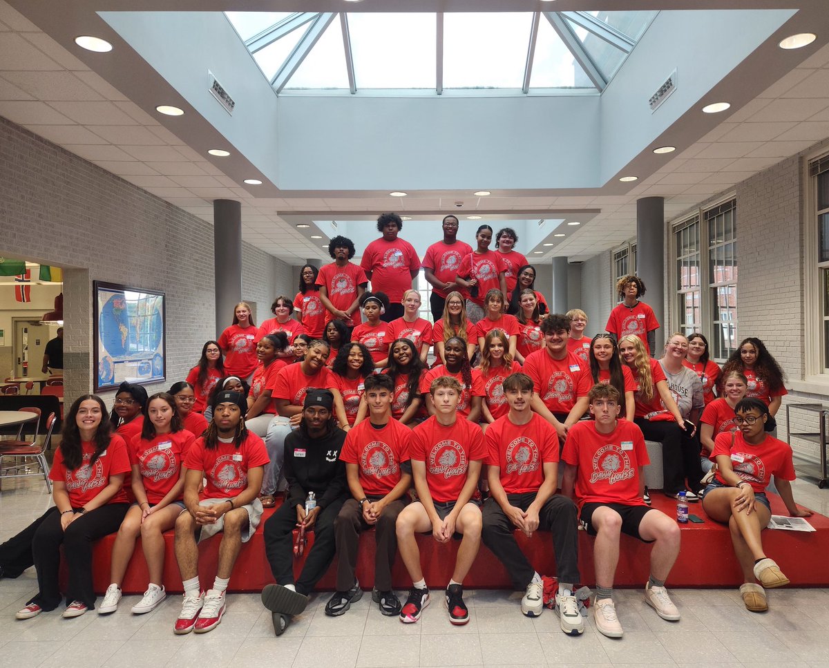 Shoutout to our Junior and Senior leaders for showing up, stepping up and helping our Freshmen feel right at home 🐾 #BulldogPride #StudentLeadership