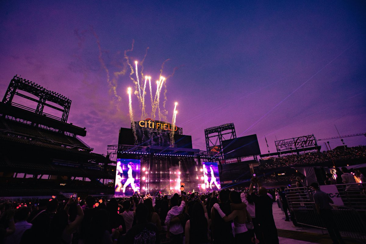 CitiField's tweet image. How’d you like that? 😉🖤🩷

📸: YG Entertainment