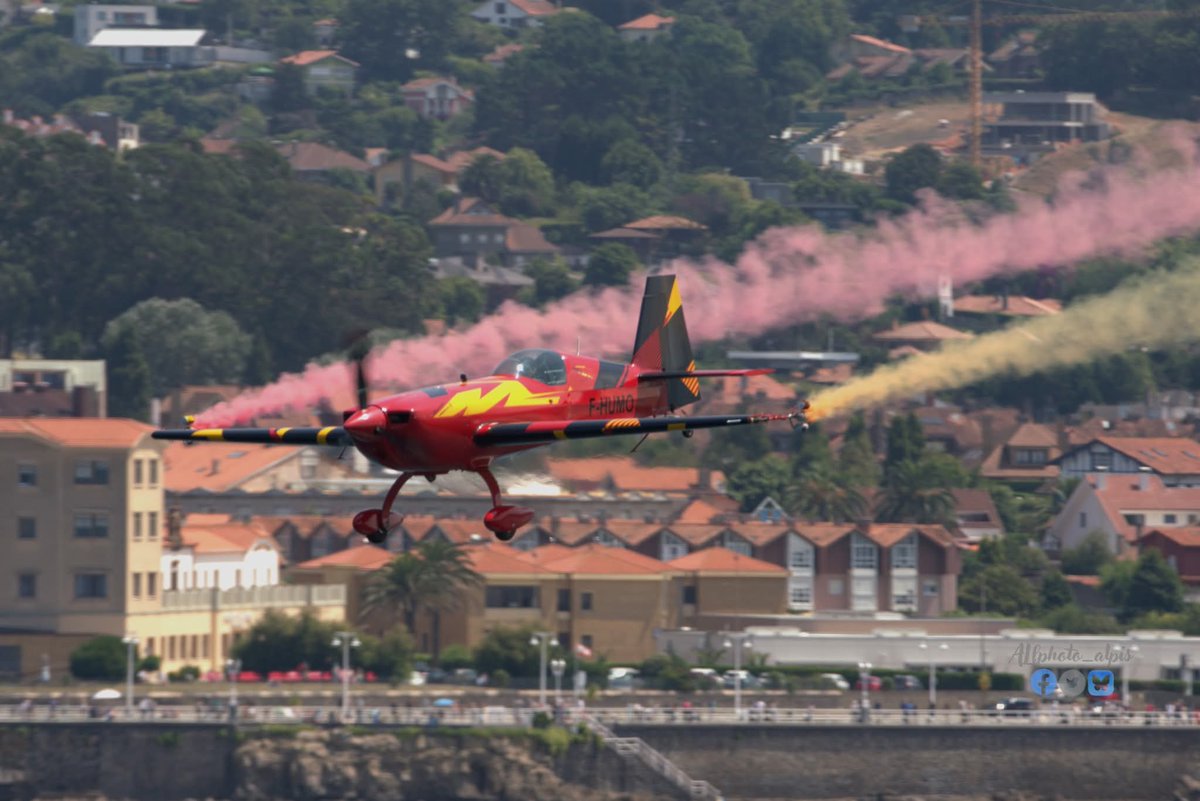 Alfphoto_alpis's tweet image. El #Extra330sc de #CamiloBenito haciendo una espectacular tabla acrobática en el #FestivalaéreodeGijón